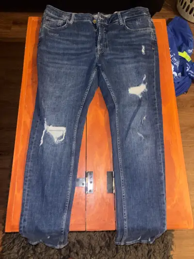 Jeans Zara desgastados para hombre 44 - miniatura 1