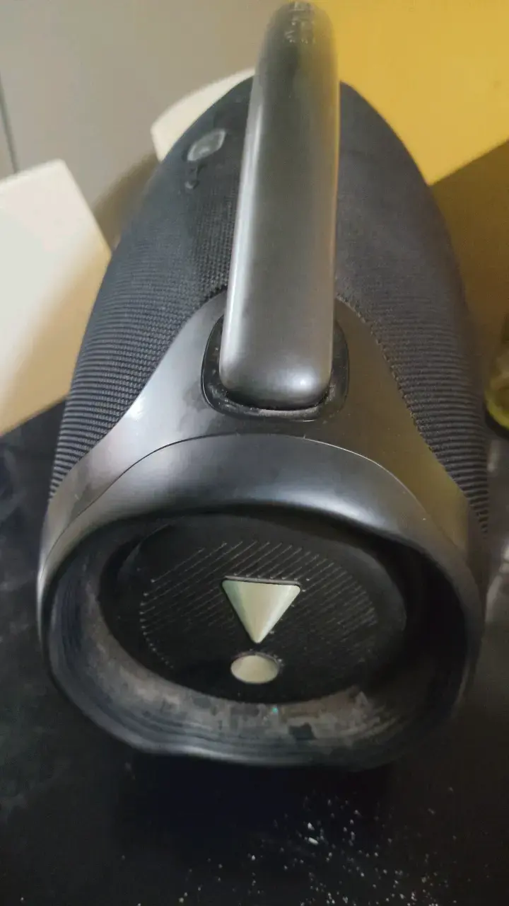 Parlante portátil JBL con Bluetooth - 2
