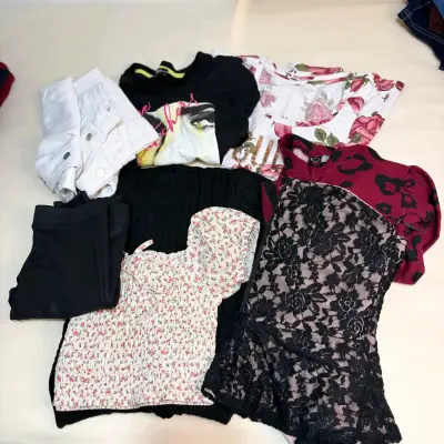 Lote de ropa femenina variada en buen estado - miniatura 1