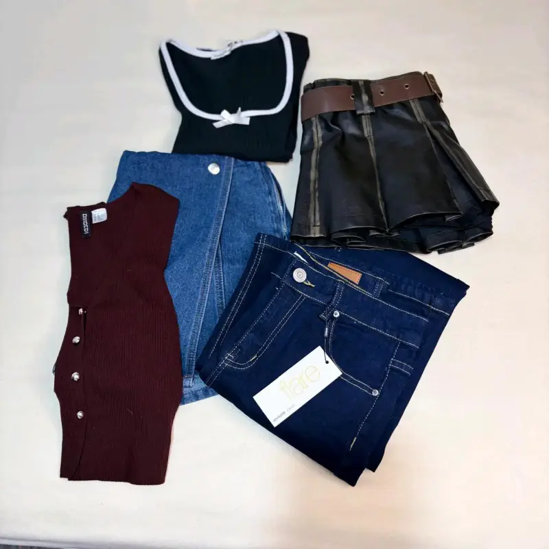 Lote de ropa femenina variada en buen estado - 2