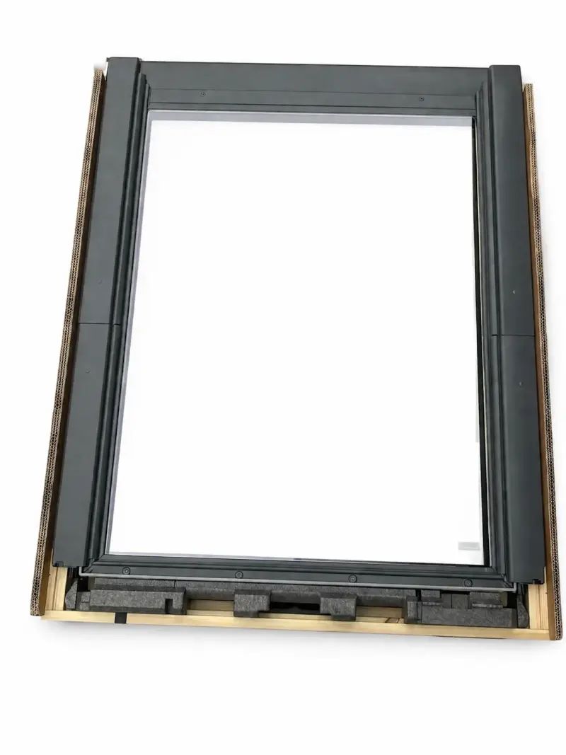 Ventana de techo de madera con marco metálico - 2