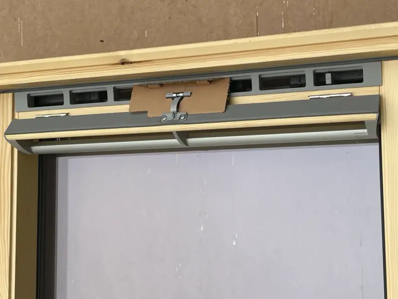 Ventana de techo de madera con marco metálico - 4