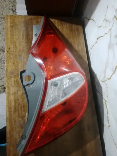 Foco trasero derecho Original Hyundai accent hatch - miniatura 1