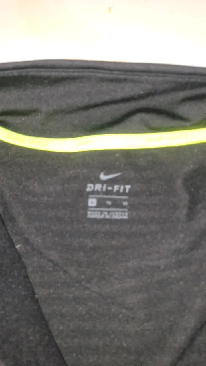 Polera deportiva negra Nike Dri-FIT - 2