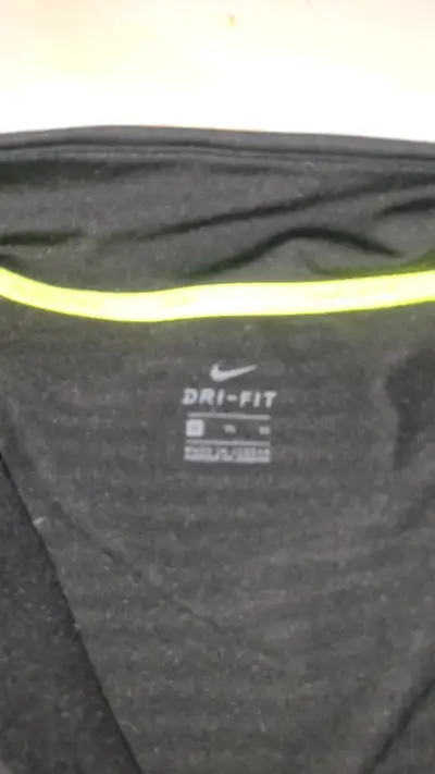 Polera deportiva negra Nike Dri-FIT - miniatura 2
