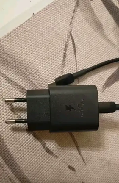 Cargador universal para celular rápido USB tipo C - miniatura 1