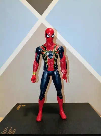 Figura de acción Spider-Man Iron Spider - miniatura 1
