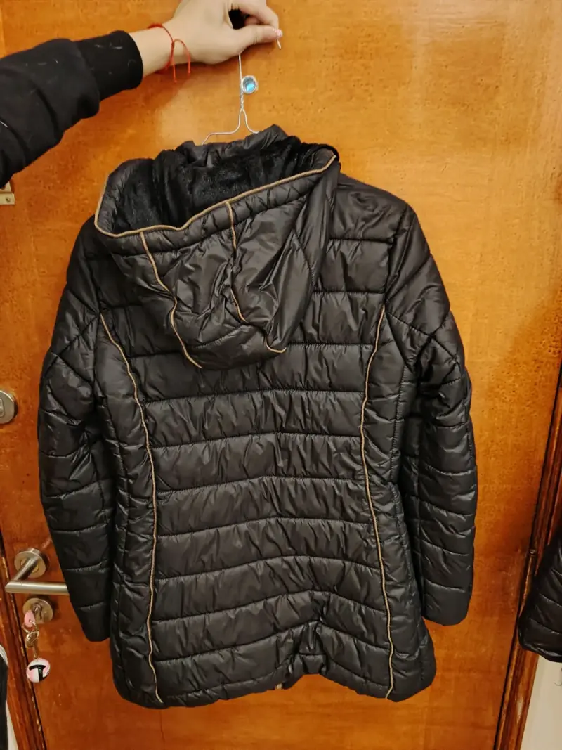 Parka acolchada negra con capucha para mujer - 2