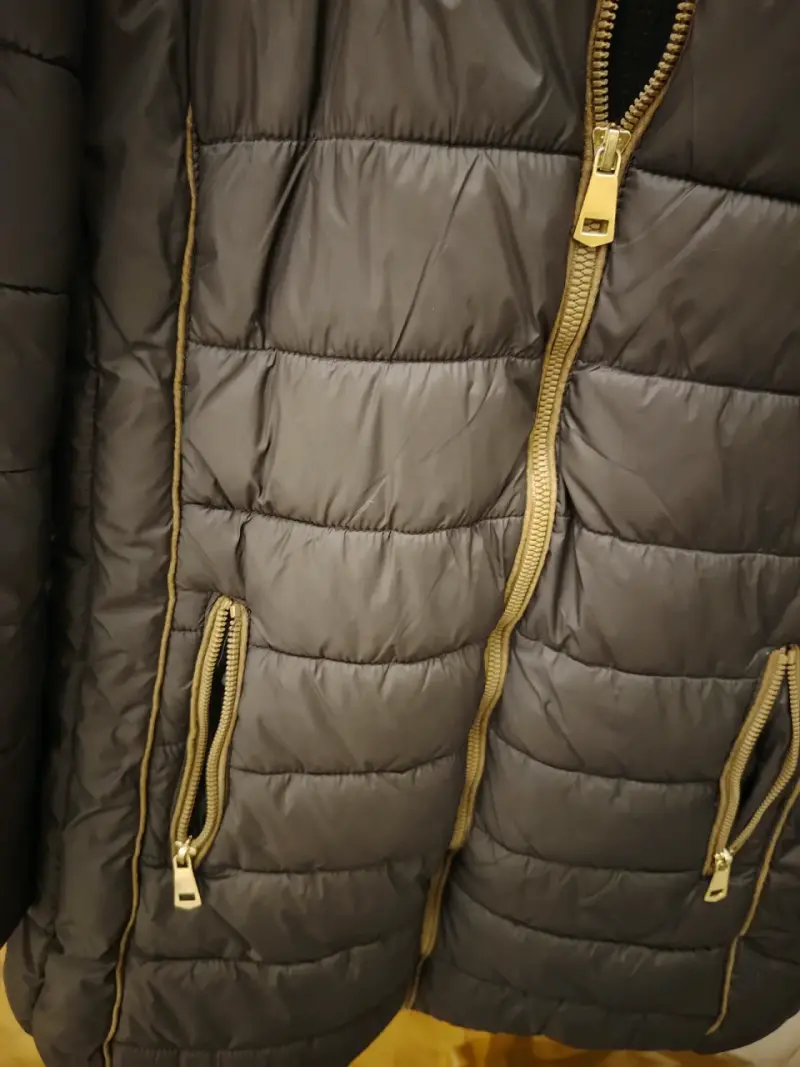 Parka acolchada negra con capucha para mujer - 3