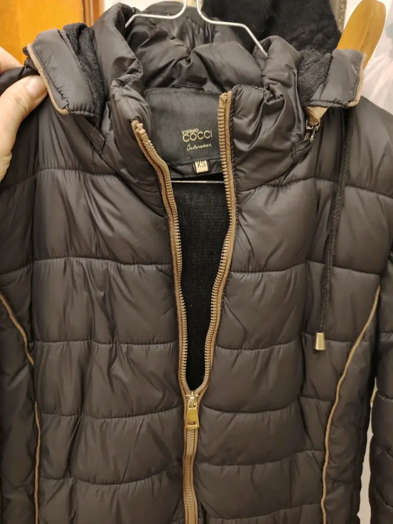 Parka acolchada negra con capucha para mujer - 4