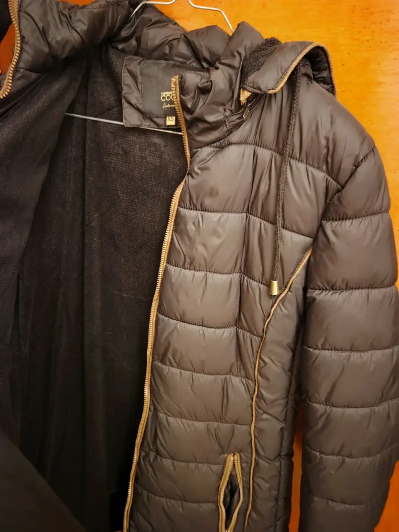 Parka acolchada negra con capucha para mujer - 5
