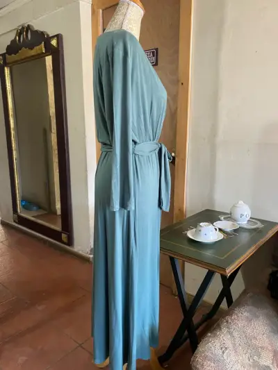 Vestido largo azul con cinturón de lazo - miniatura 2