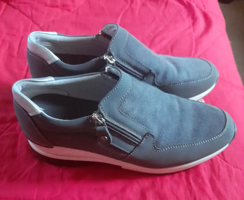 Zapatillas casuales de mujer color plomo c/cierre - 1