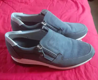 Zapatillas casuales de mujer color plomo c/cierre - miniatura 1