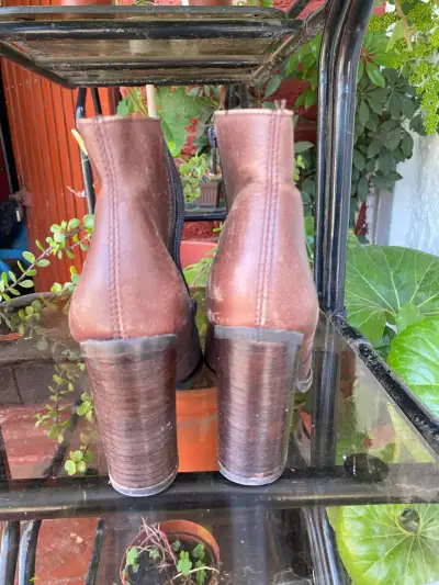 Botines de cuero marrón con tacón alto - miniatura 2