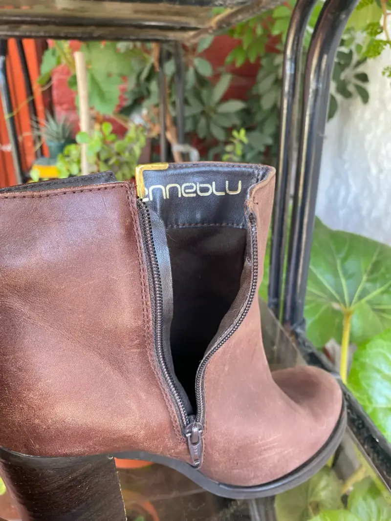 Botines de cuero marrón con tacón alto - 4