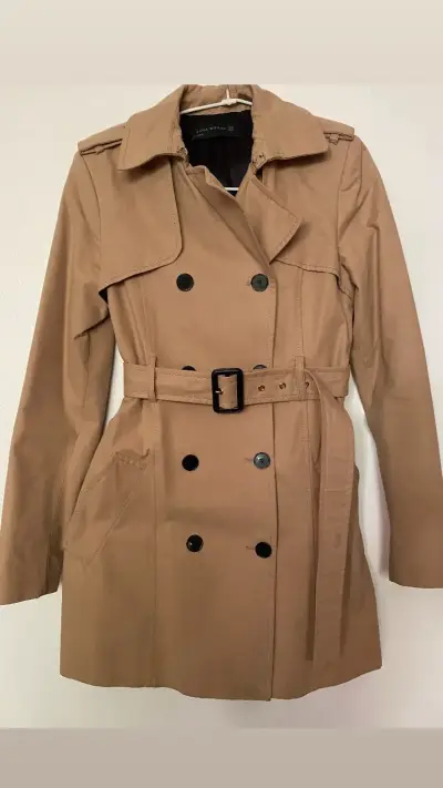 Abrigo trench coat beige para mujer - miniatura 2