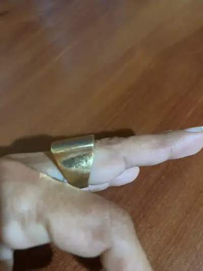 Anillo ancho de oro estilo minimalista - miniatura 6