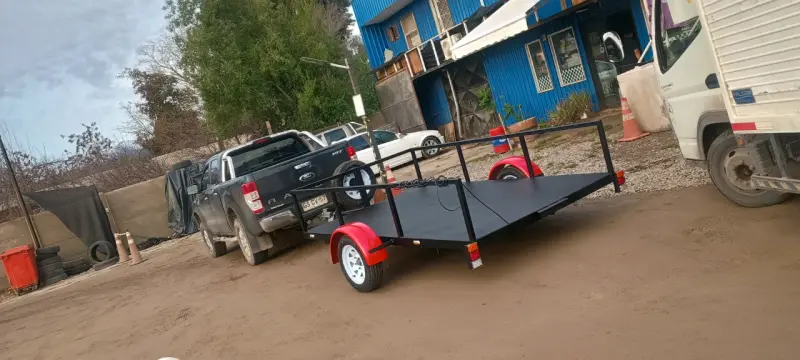 Carro de comida rápida con toldos rojos - 2