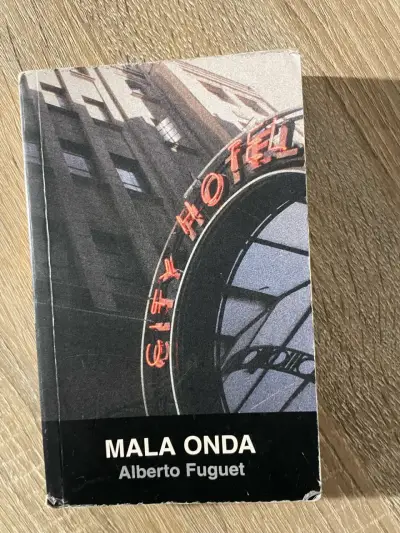 Libro 'Mala Onda' de Alberto Fuguet - miniatura 1