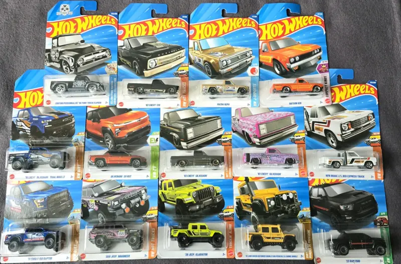 Colección de autos Hot Wheels variados - 2