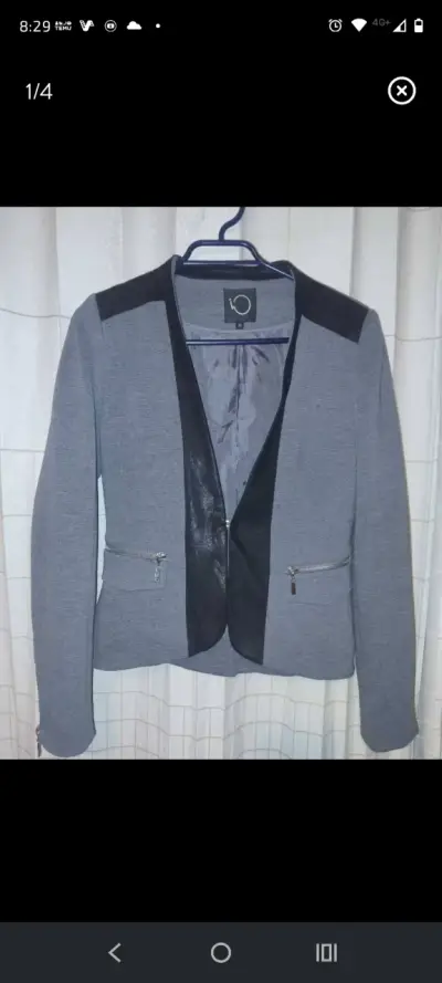 Blazer gris con detalles negros para mujer - miniatura 2