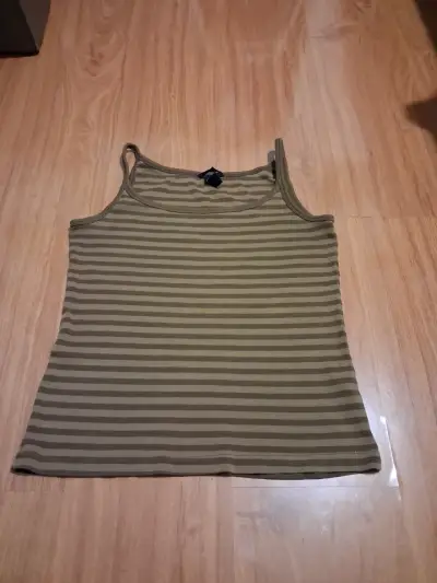Polera sin mangas a rayas verde oliva - miniatura 1