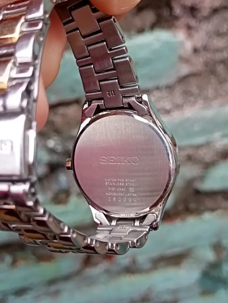 Reloj Seiko Solar para Mujer con Bisel de Cristales - 2