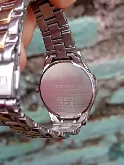 Reloj Seiko Solar para Mujer con Bisel de Cristales - miniatura 2