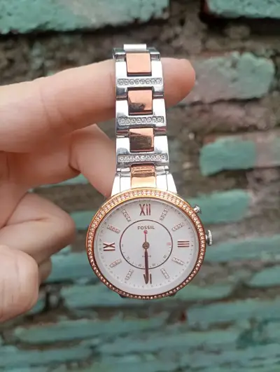 Reloj Fossil híbrido con detalles en oro rosa - miniatura 5