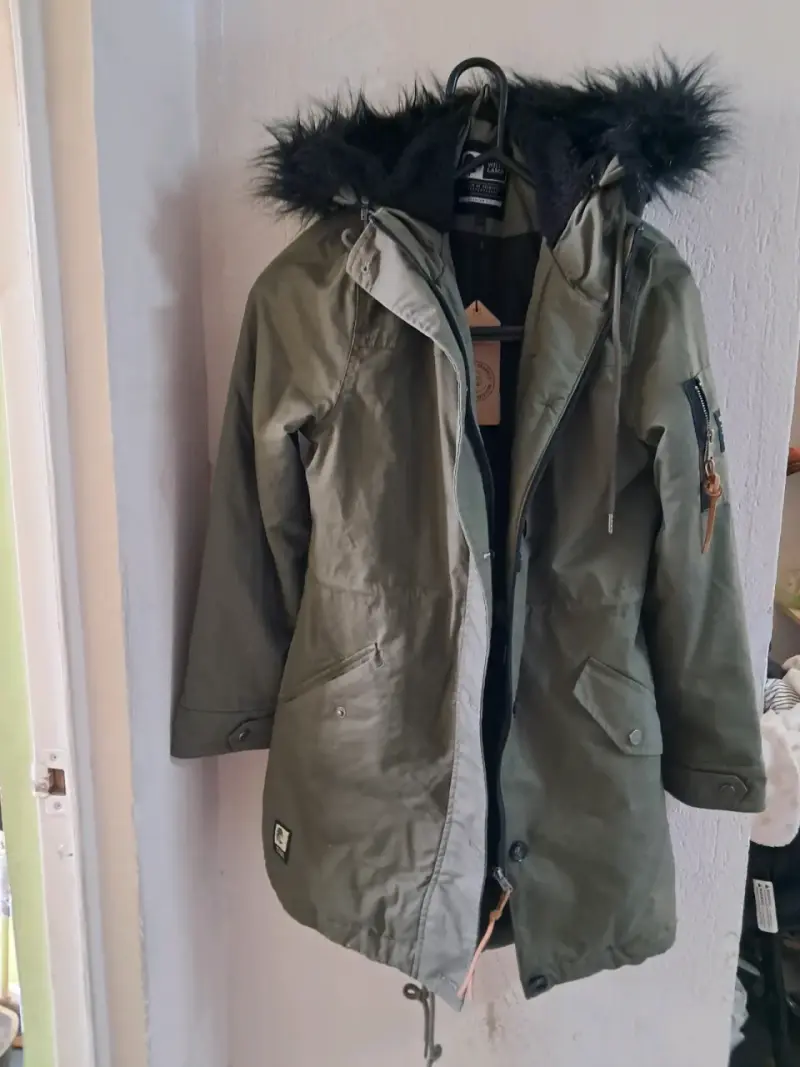 Parka verde con capucha de piel sintética - 2