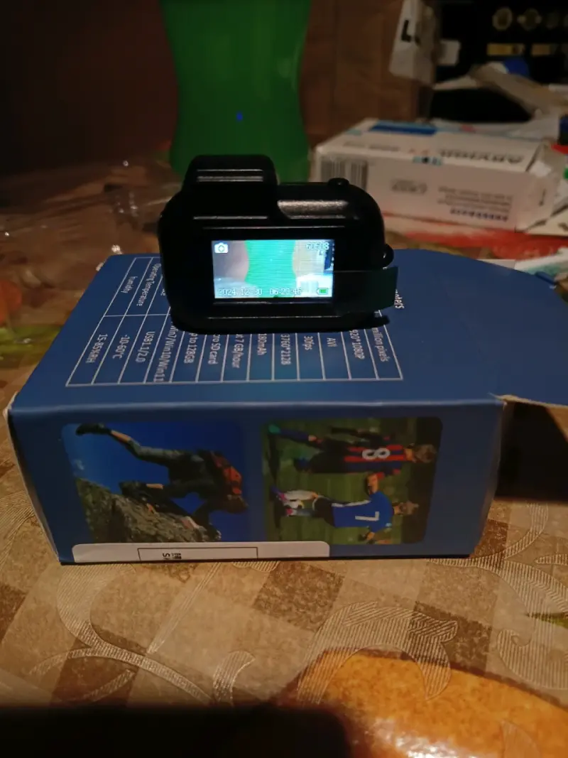 Mini Cámara deportiva compacta con pantalla - 2