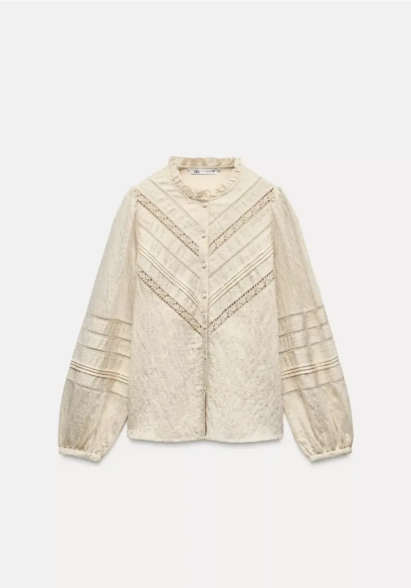 Blusa de encaje beige Zara con detalles bordados