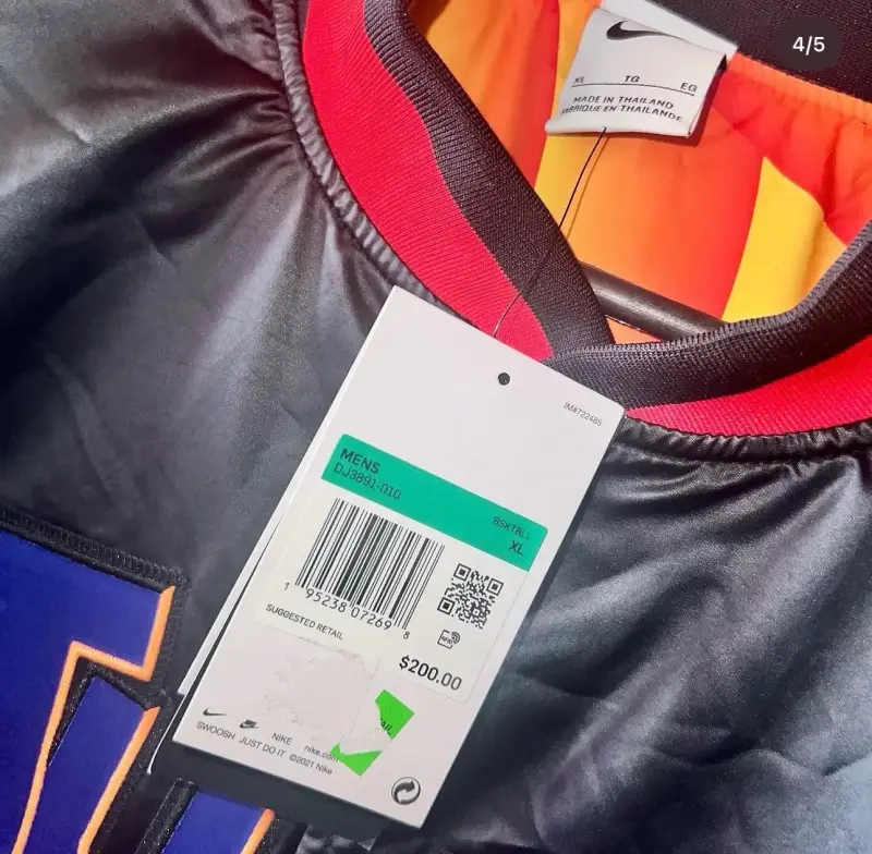Chaqueta Nike Tune Squad negra y roja - 2