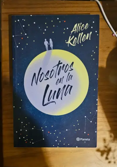 Libro 'Nosotros en la Luna' de Alice Kellen - miniatura 1