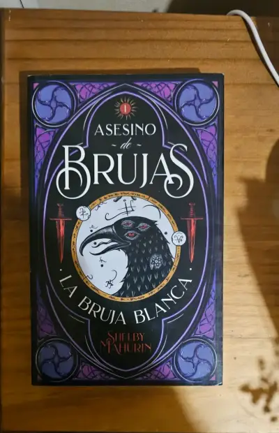 Libro Asesino de Brujas: La Bruja Blanca de Shelby Mahurin - miniatura 1