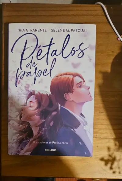 Libro 'Pétalos de papel' de Iria G. Parente y Selene M. Pascual - miniatura 1