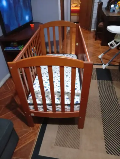 Cuna de madera para bebé con colchón - miniatura 2