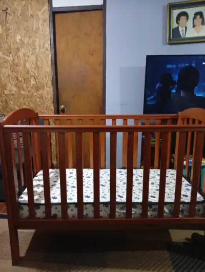 Cuna de madera para bebé con colchón - miniatura 3