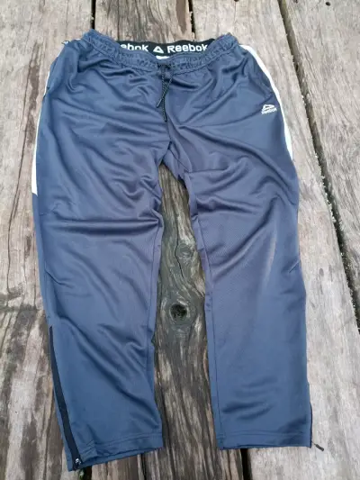 Pantalones deportivos Reebok azul marino - miniatura 1