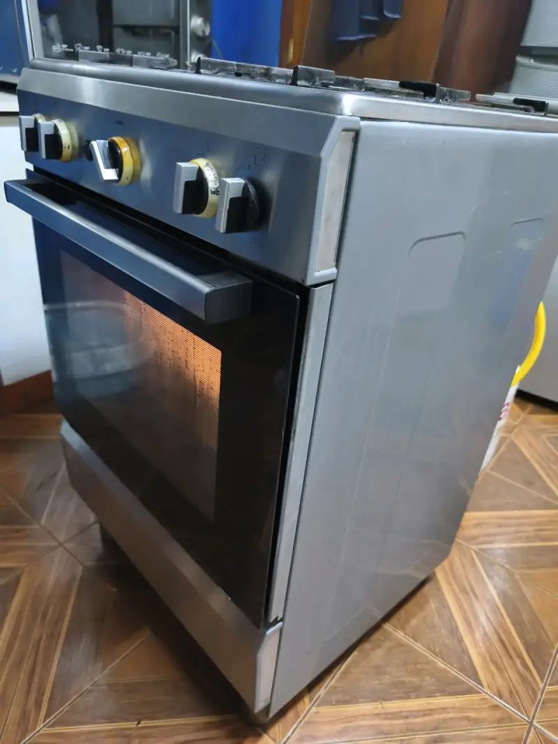 Cocina a gas de 4 quemadores con horno - 5