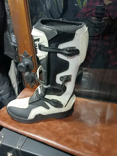 Botas de motocross Maverik blancas y negras - miniatura 1