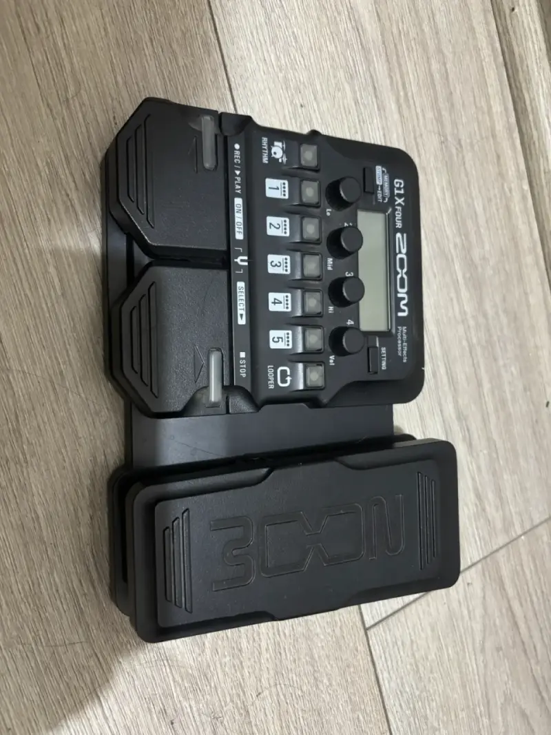Pedalera multiefectos Zoom G1X Four para guitarra
