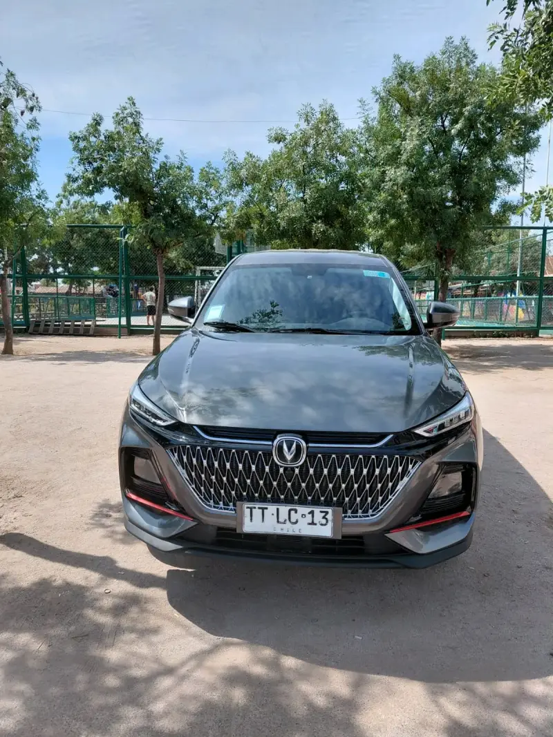 SUV Changan gris en buen estado - 3
