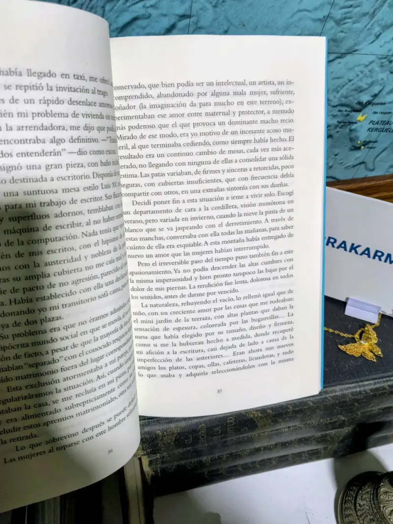 Libro 'Relatos de un viejo impertinente' de Cristián Aguadé - 2