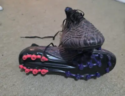 Botines de fútbol Adidas Predator negros y morados - miniatura 2