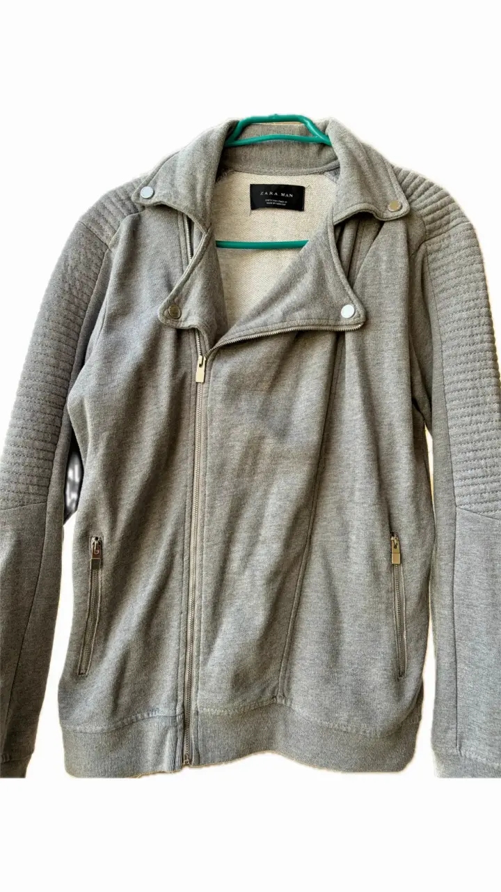 Chaqueta gris ZARA con cierre y detalles acolchad - 2