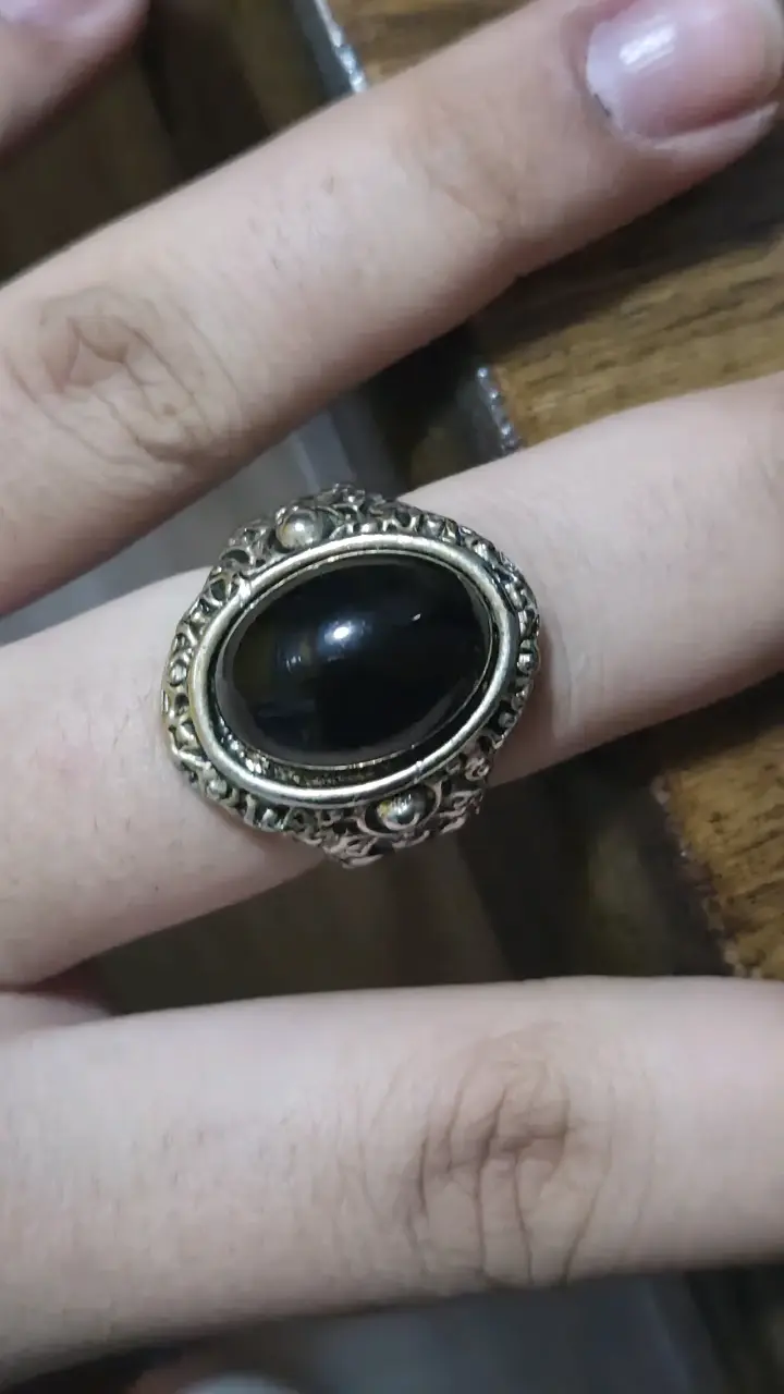 Anillo vintage con piedra negra