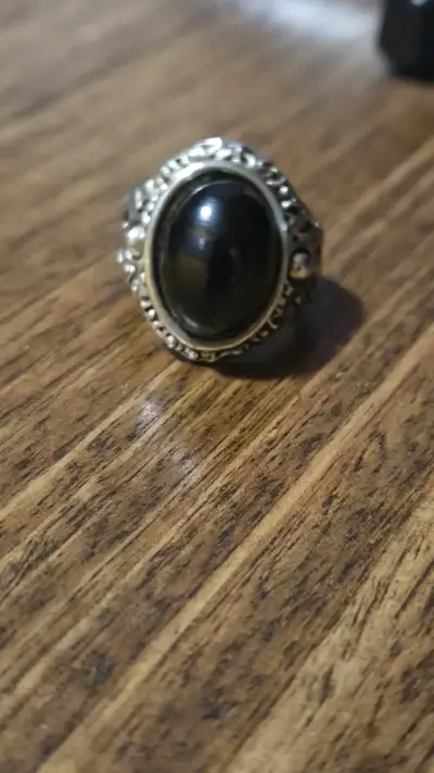 Anillo vintage con piedra negra - miniatura 2
