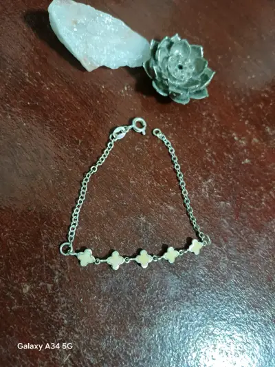 Pulsera de plata con diseño floral y sonriente - miniatura 2
